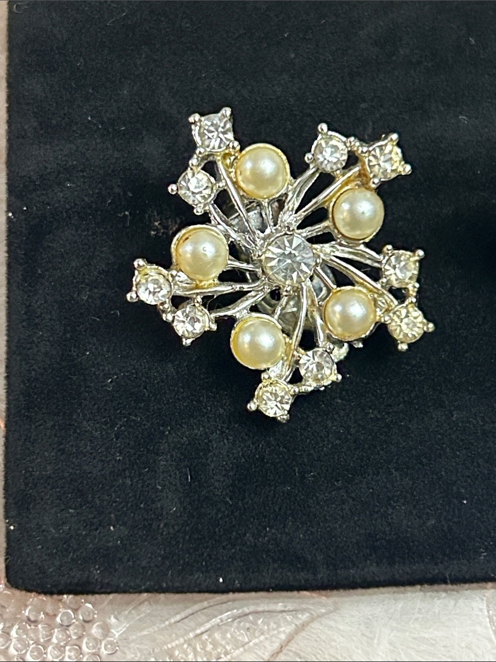 Vintage Snowflake rhinestone and faux clip on earrings - Picture 2 of 7